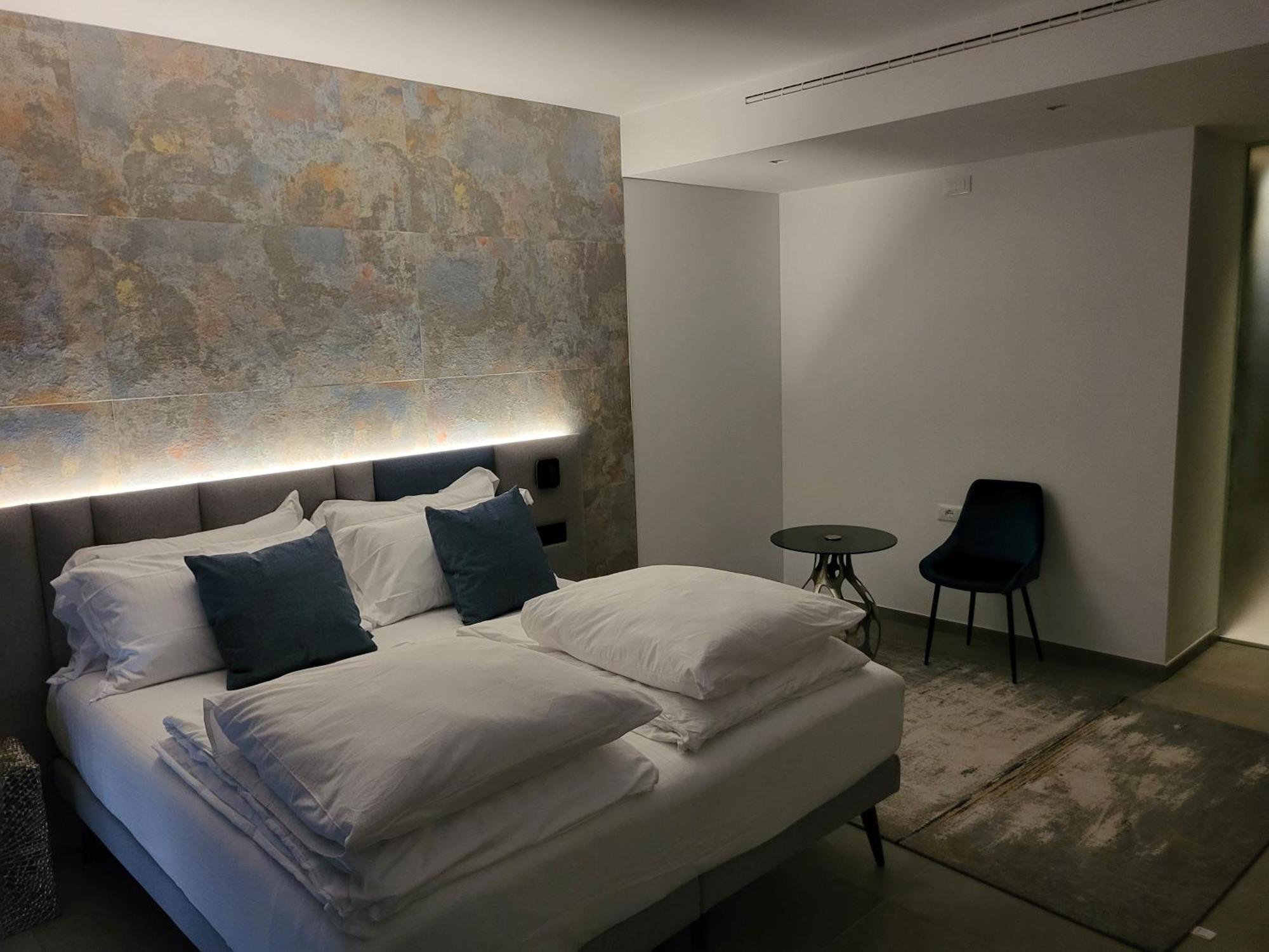 Attilio High Living Suites - Adults Only Torri Del Benaco Habitación foto