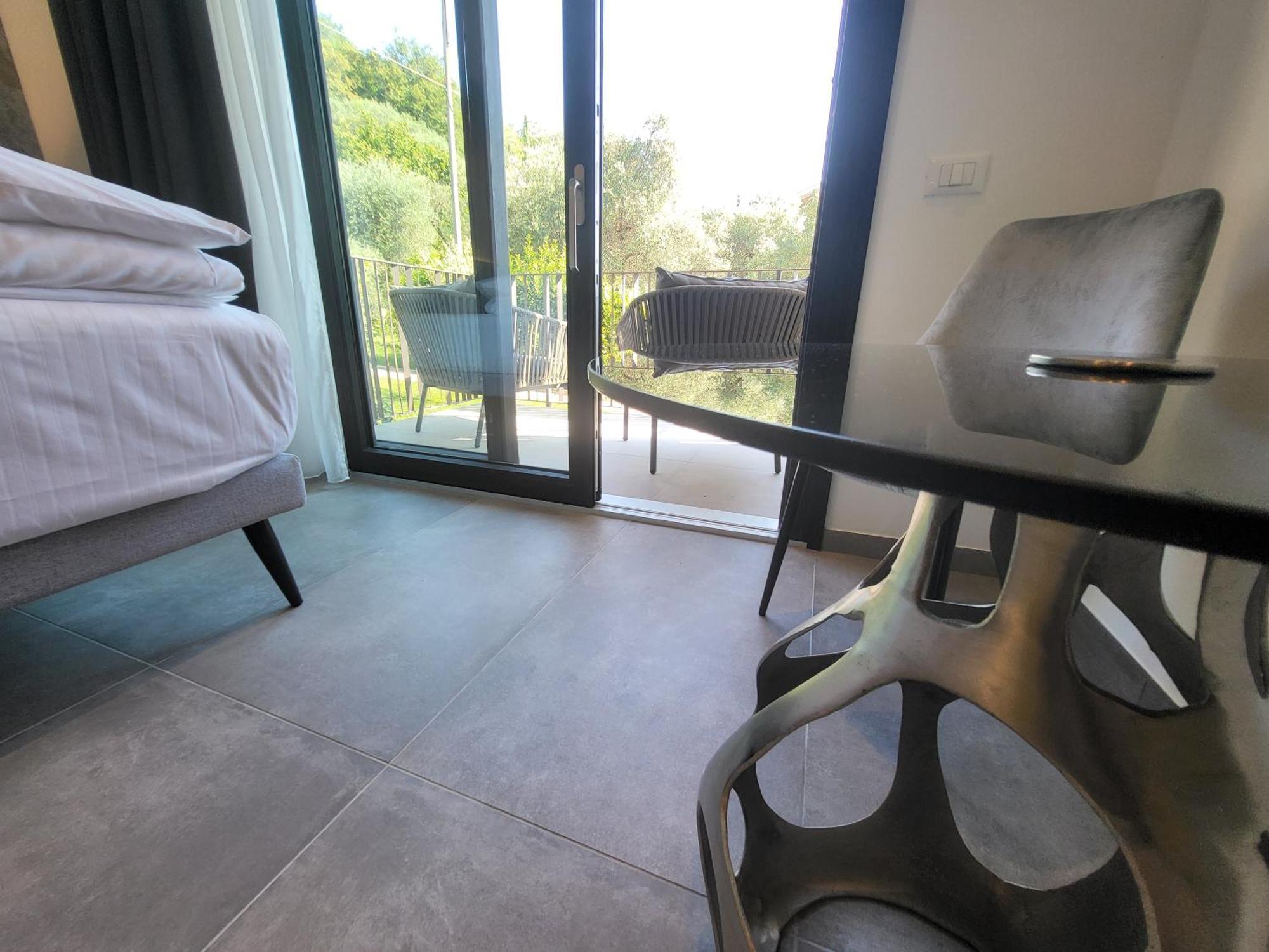 Attilio High Living Suites - Adults Only Torri Del Benaco Habitación foto