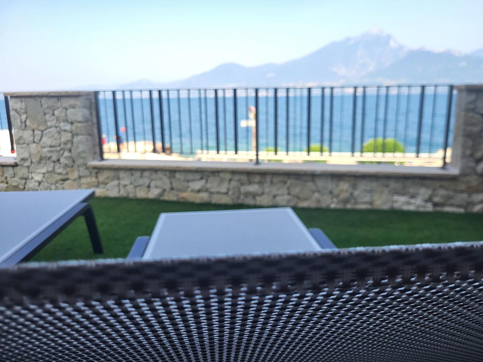 Attilio High Living Suites - Adults Only Torri Del Benaco Habitación foto
